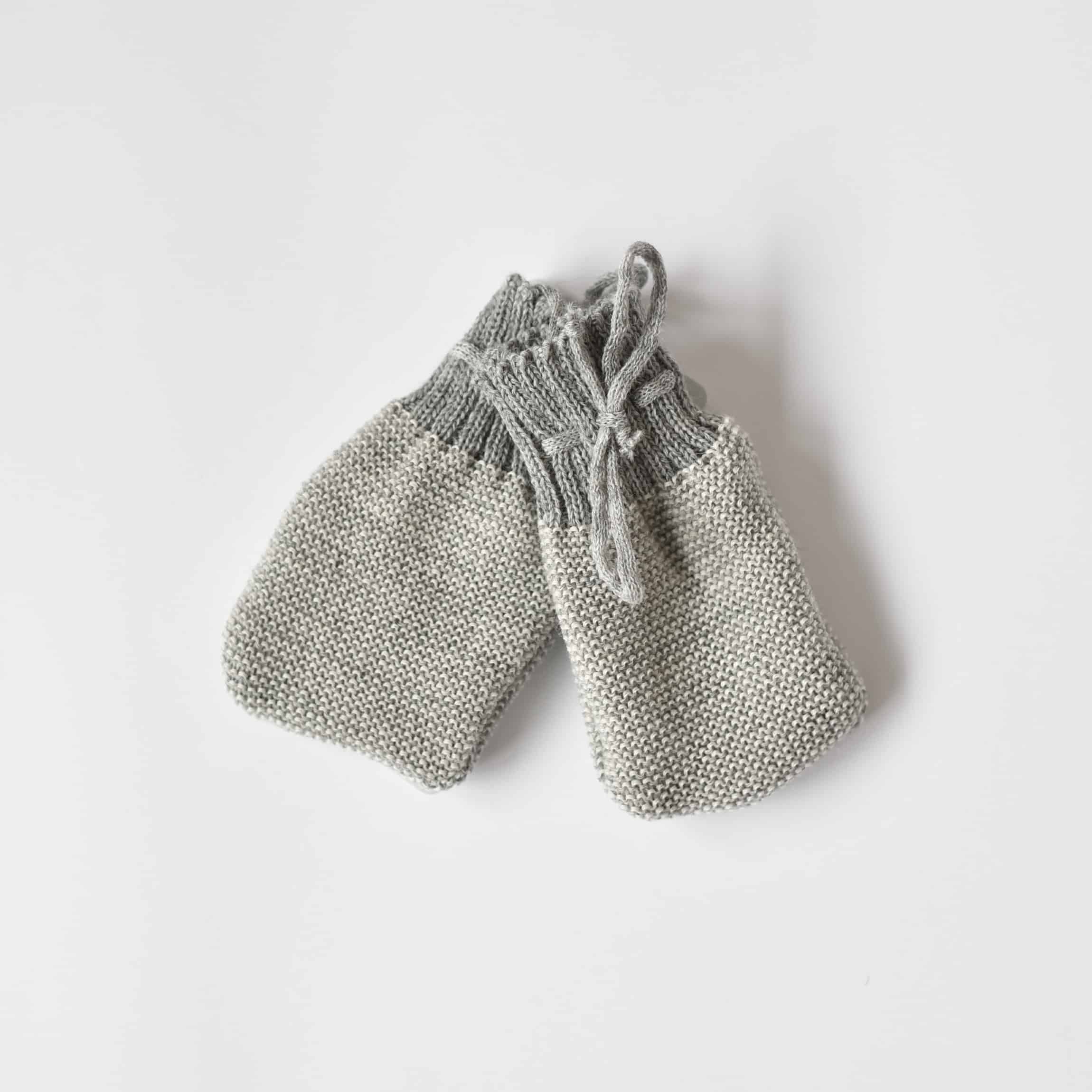 Moufles bébé en laine mérinos tricotée bio Disana gris clair