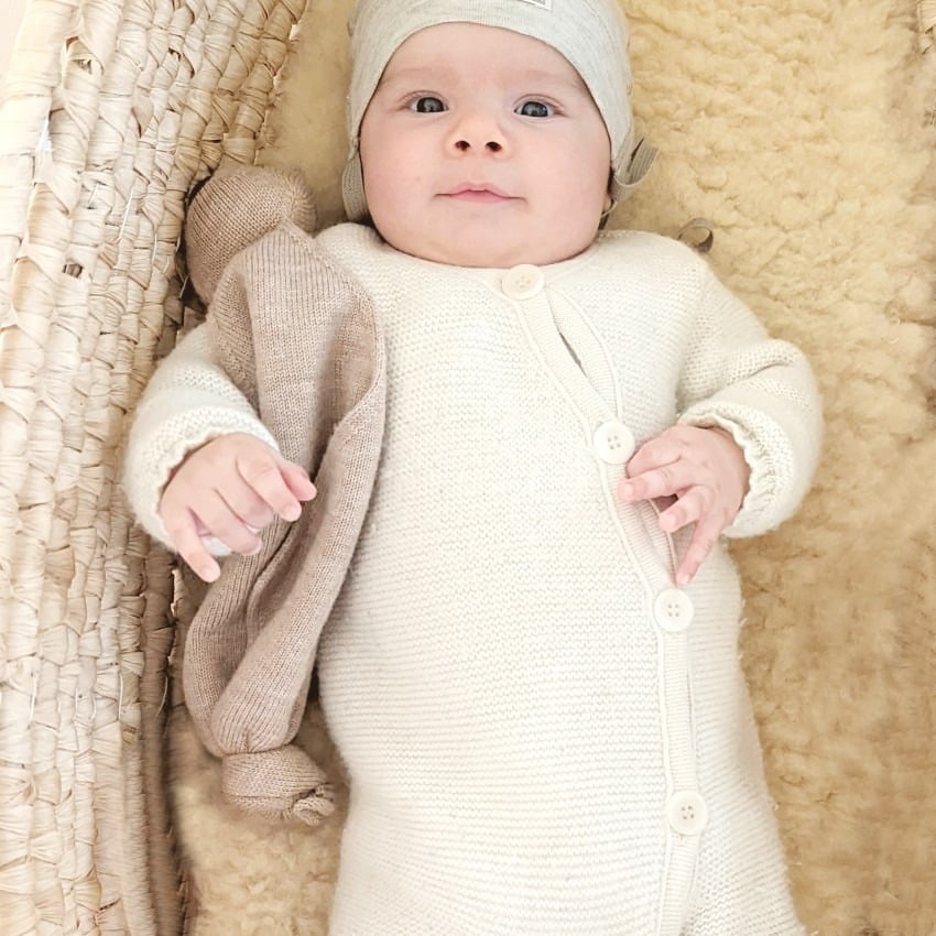 Combinaison bébé tricotée en laine mérinos bio Disana écru