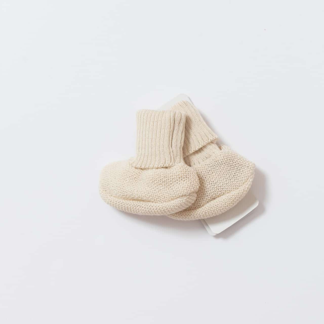 Chaussons bébé en laine mérinos bio écru Reiff