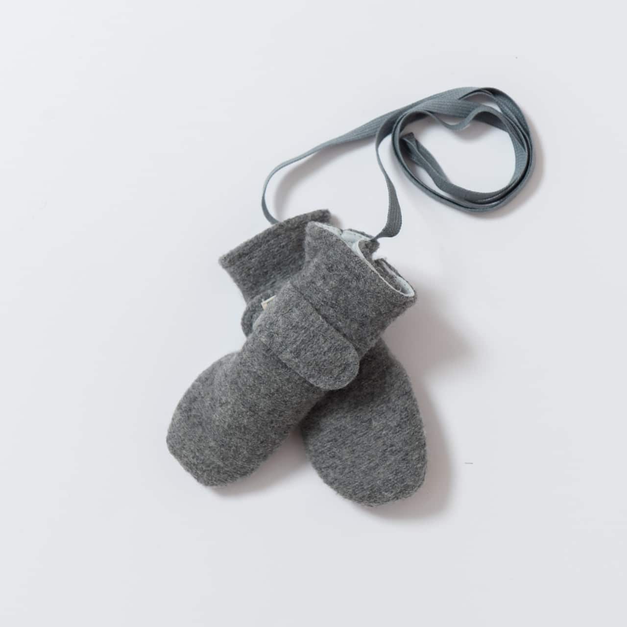 Moufles en laine bouillie bio - gris clair Disana • Ode to Wool