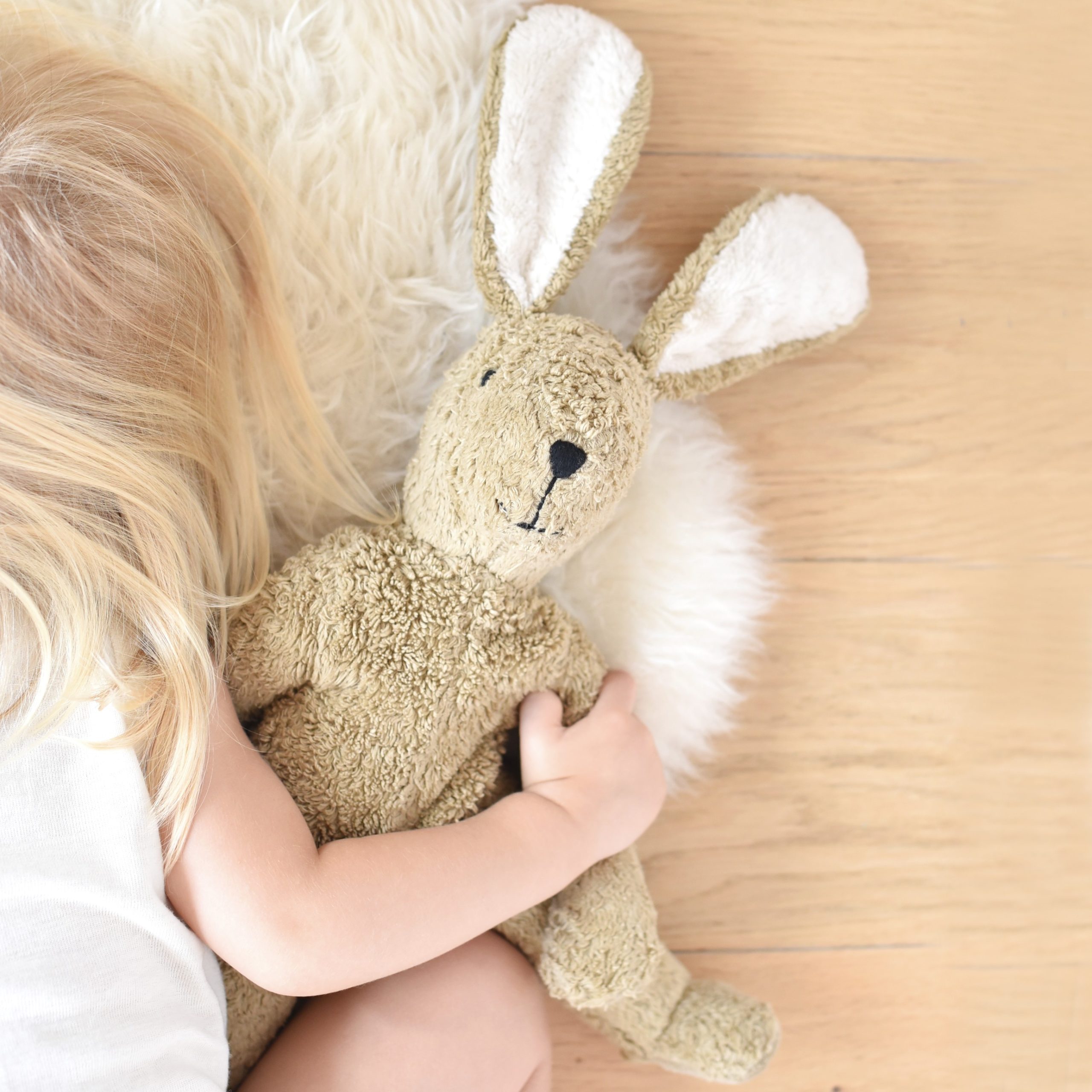 Peluche lapin (petite) - beige Senger Naturwelt • Ode to Wool