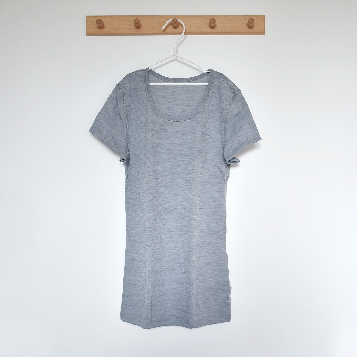 T-shirt manches courtes femme en laine mérinos - gris<br/> <FONT face="Tunga" size=4>Joha</font>