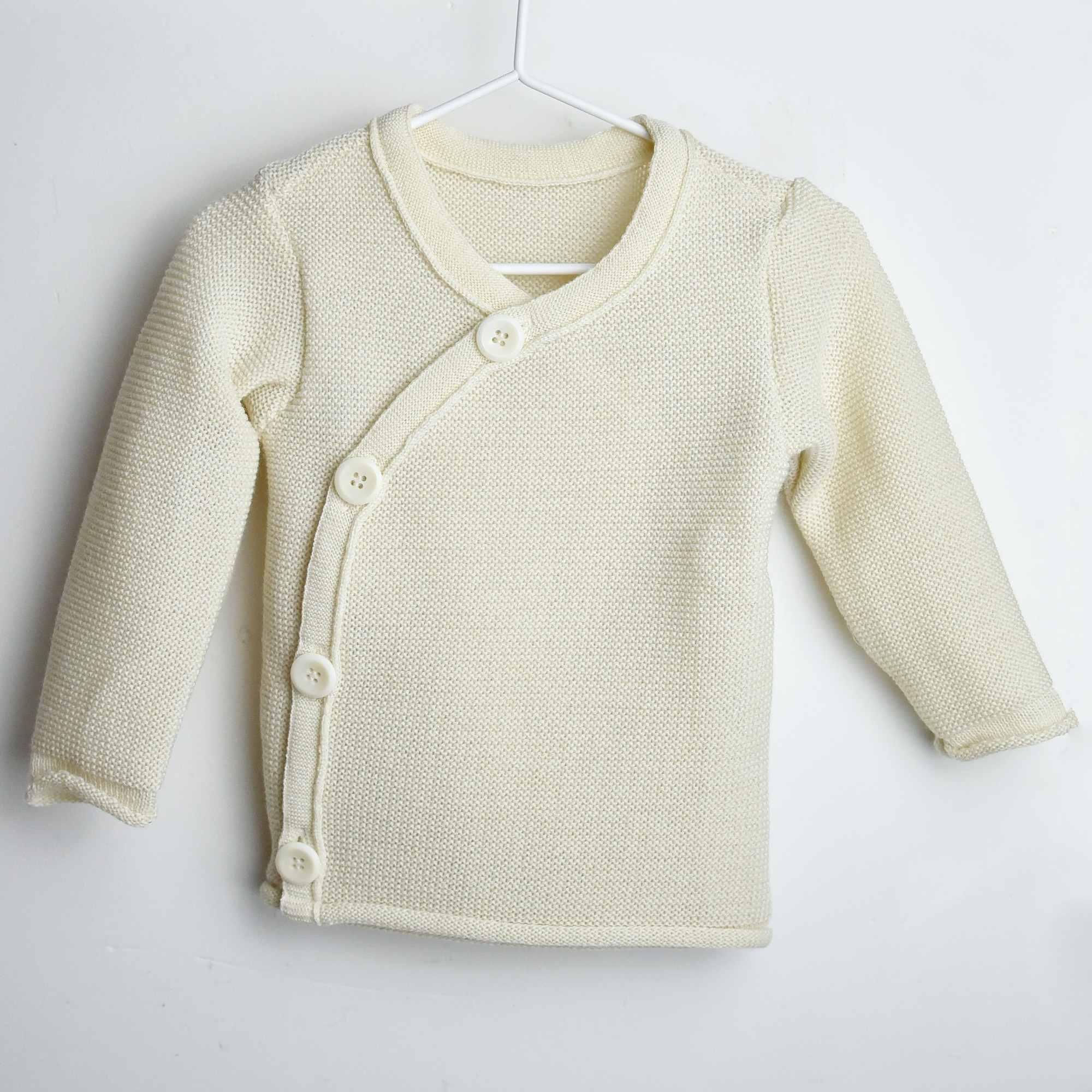 Brassière bébé en laine mérinos bio - écru<br/> <FONT face="Tunga" size=4>Disana</font> – Image 2