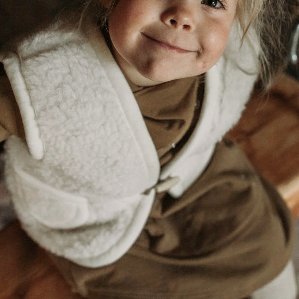 Gilet de berger en pure laine pour enfant- écru<br/> <FONT face="Tunga" size=4>Alwero</font> – Image 4