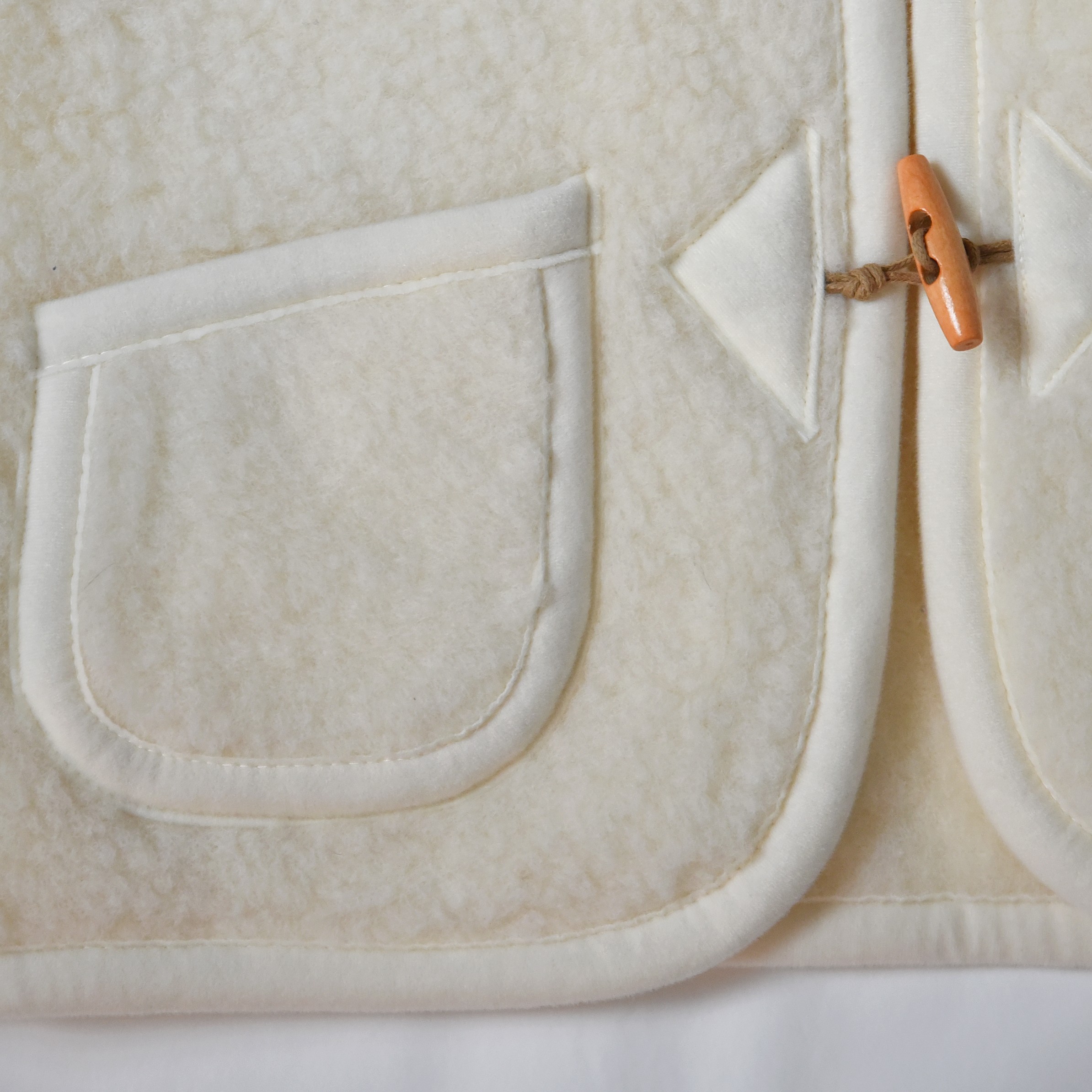 Gilet de berger en pure laine pour femme - écru<br/> <FONT face="Tunga" size=4>Alwero</font> – Image 5