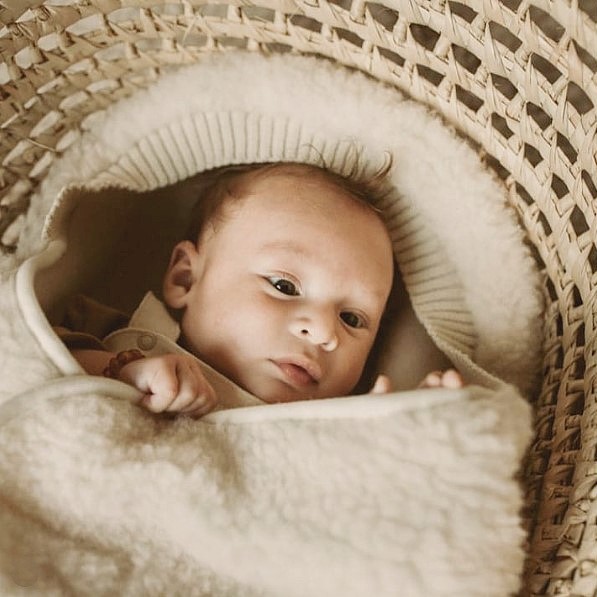 Chancelière bébé en pure laine - écru/beige<br/> <FONT face="Tunga" size=4>Alwero</font> – Image 2