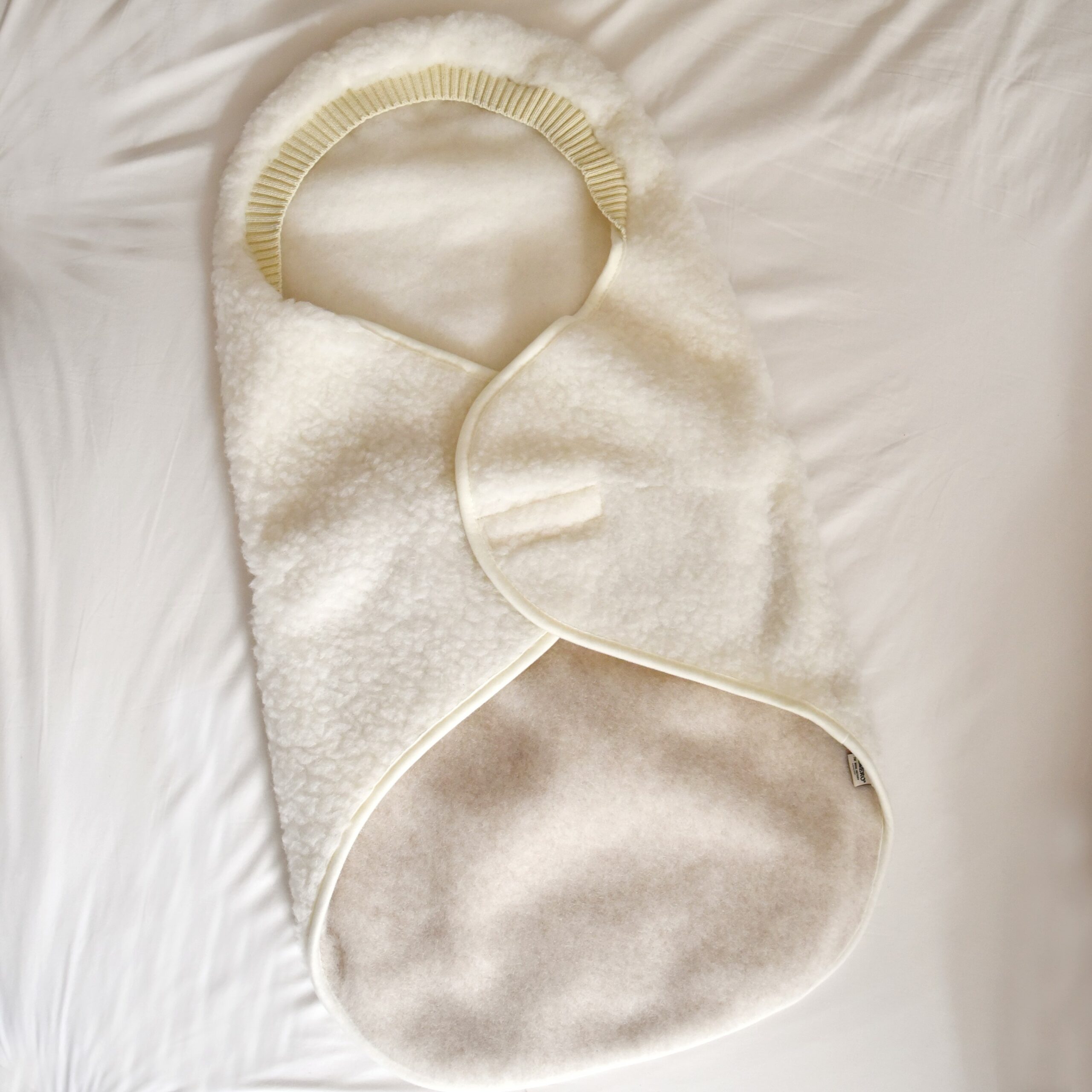 Chancelière bébé en pure laine - écru/beige<br/> <FONT face="Tunga" size=4>Alwero</font> – Image 4