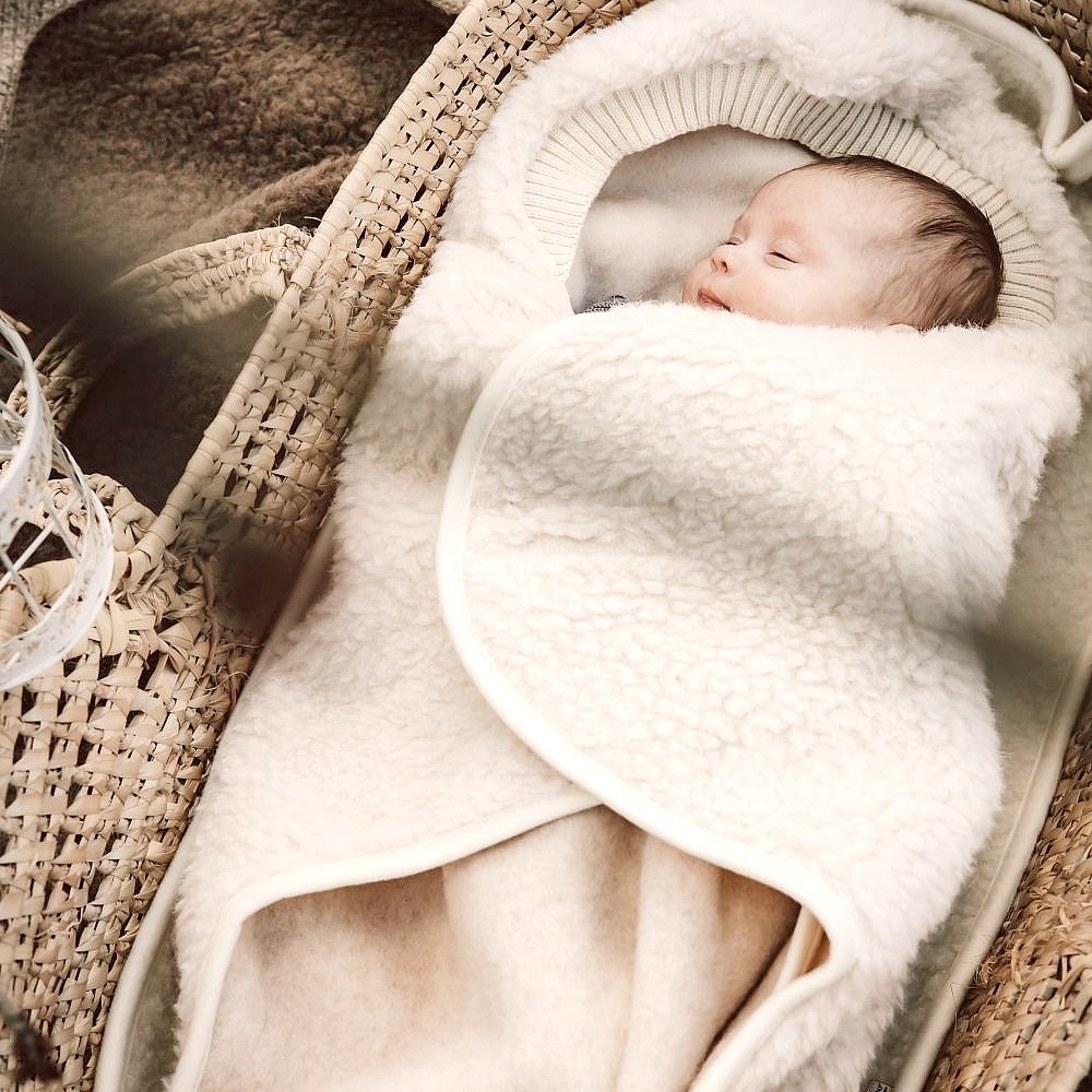 Chancelière bébé en pure laine - écru/beige<br/> <FONT face="Tunga" size=4>Alwero</font>